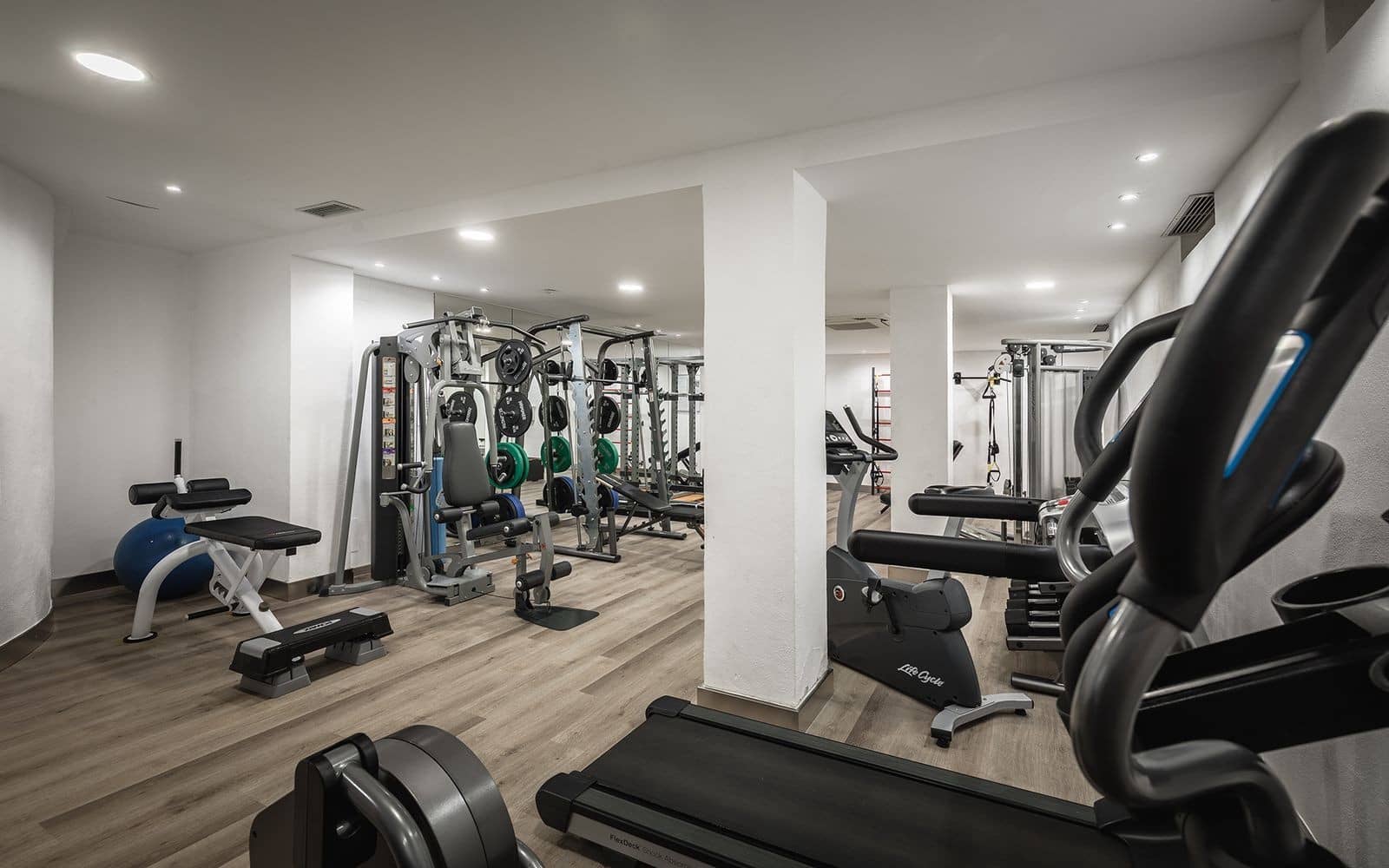 4 chambre Appartement à vendre à Nueva Andalucia avec piscine garage - 3 995 000 € (Ref: 9644607)