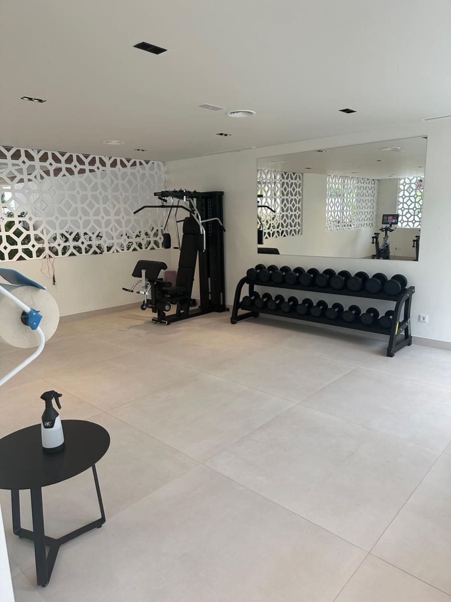2 soveværelse Lejlighed til salg i Golden Mile med swimmingpool garage - € 2.600.000 (Ref: 9644608)