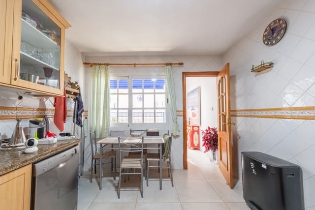 2 slaapkamer Bungalow te koop in San Pedro de Alcantara, Marbella met garage - € 629.000 (Ref: 9647952)