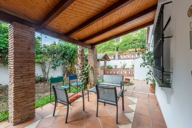 2 quarto Bungalow para venda em San Pedro de Alcantara, Marbella com garagem - 629 000 € (Ref: 9647952)