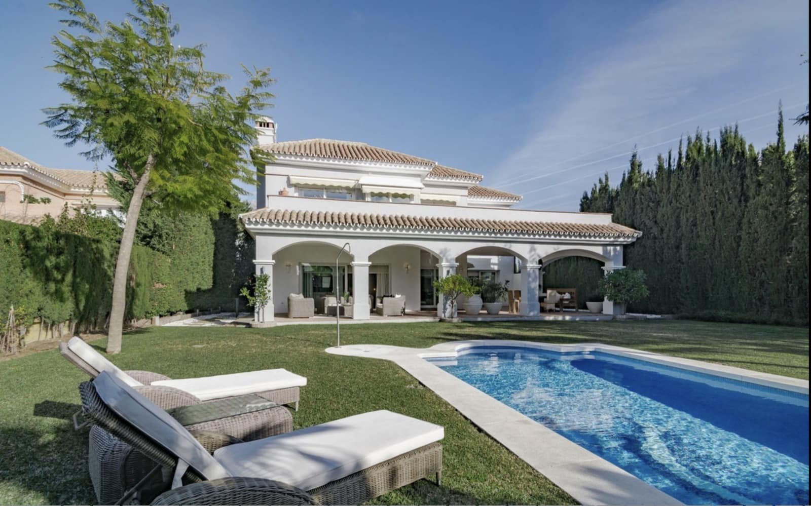 5 bedroom Villa for sale in Marbella with pool garage - € 2,850,000 (Ref: 9647953)