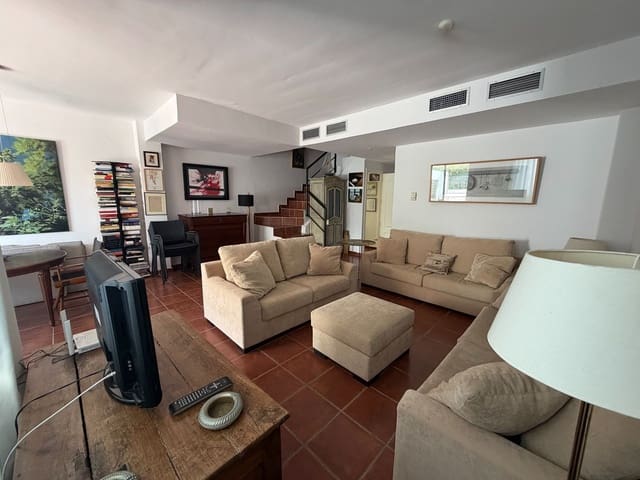 Casa de 4 habitaciones en San Pedro de Alcantara, Marbella en venta con piscina garaje - 1.100.000 € (Ref: 9647955)