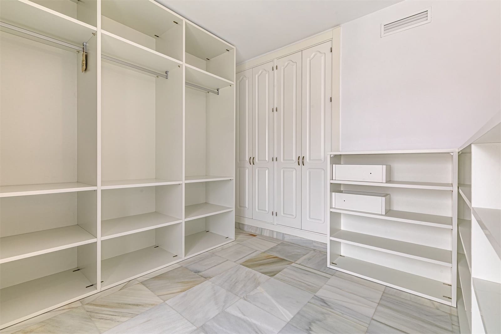 2 quarto Casa em Banda para venda em Marbella com piscina garagem - 599 000 € (Ref: 9651721)