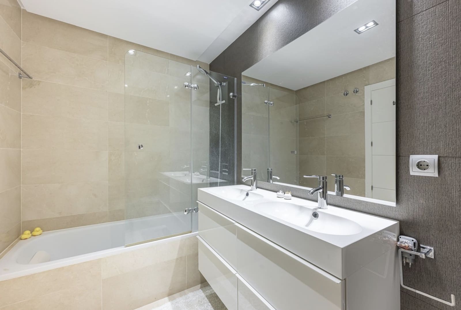 2 chambre Penthouse à vendre à Benahavis avec piscine garage - 680 000 € (Ref: 9651722)