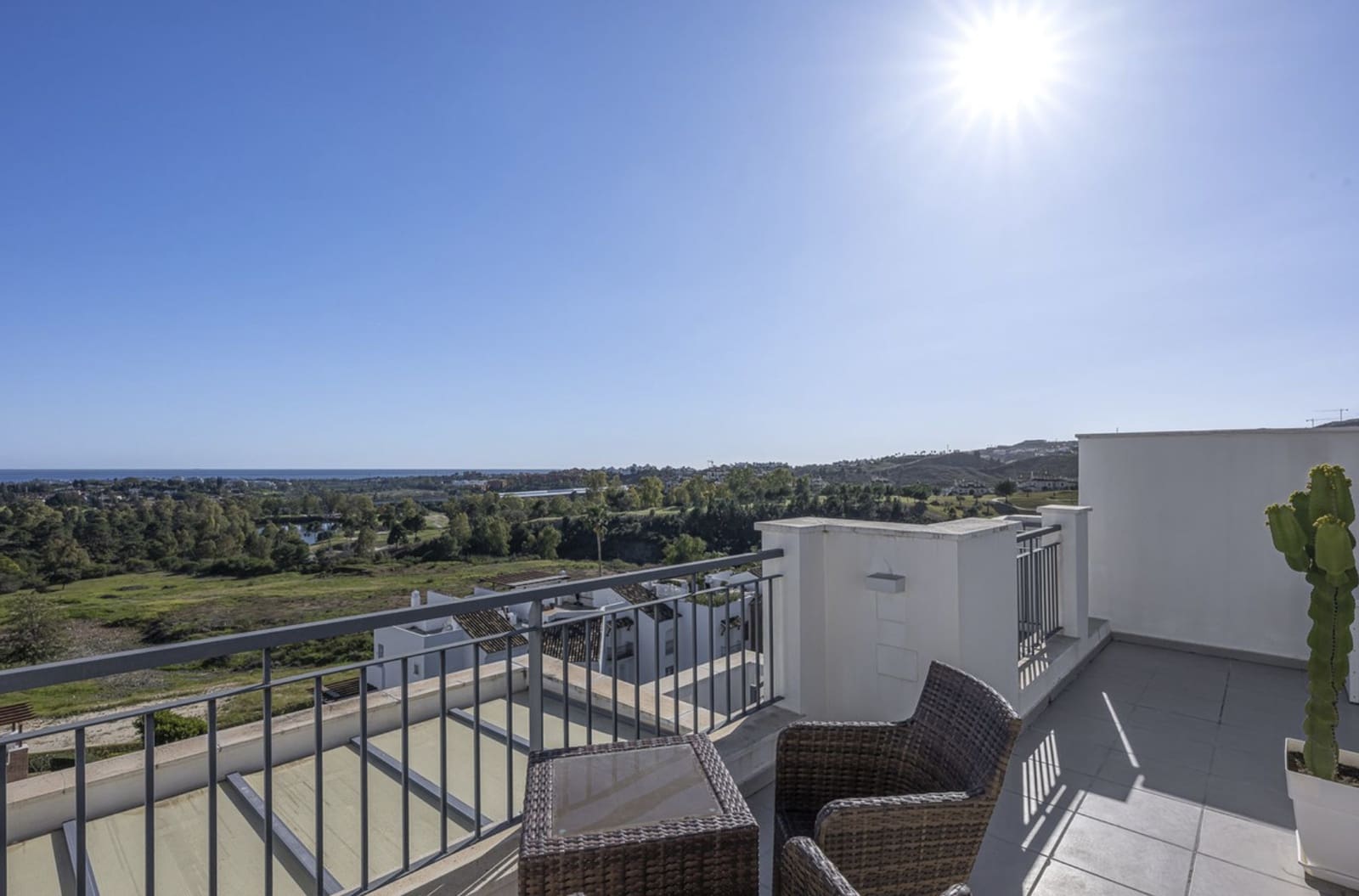2 Zimmer Penthouse zu verkaufen in Benahavis mit Pool Garage - 680.000 € (Ref: 9651722)