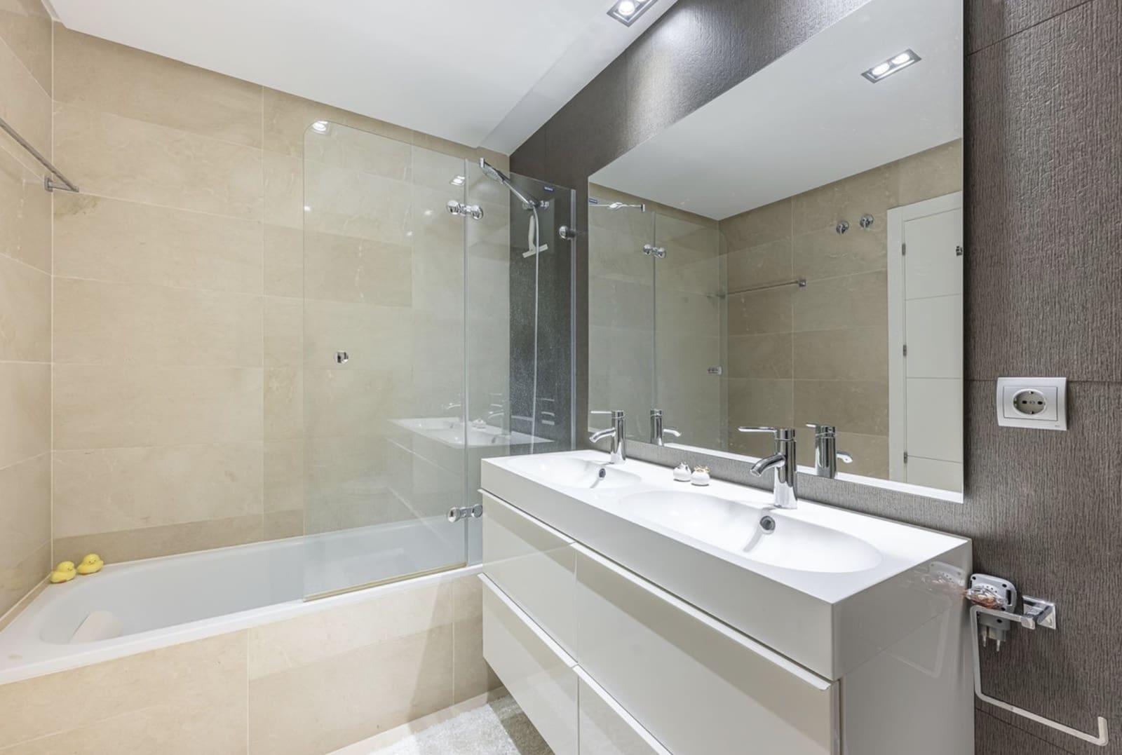 2 Zimmer Penthouse zu verkaufen in Benahavis mit Pool Garage - 680.000 € (Ref: 9651722)