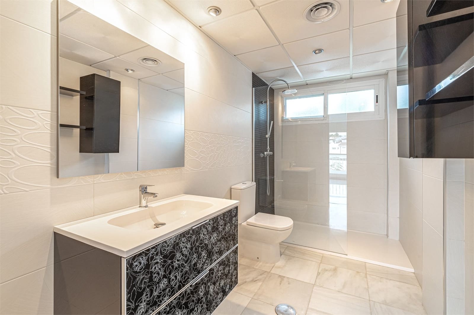 2 makuuhuone Huoneisto myytävänä paikassa La Quinta mukana uima-altaan 
autotalli - 625 000 € (Ref: 9655868)