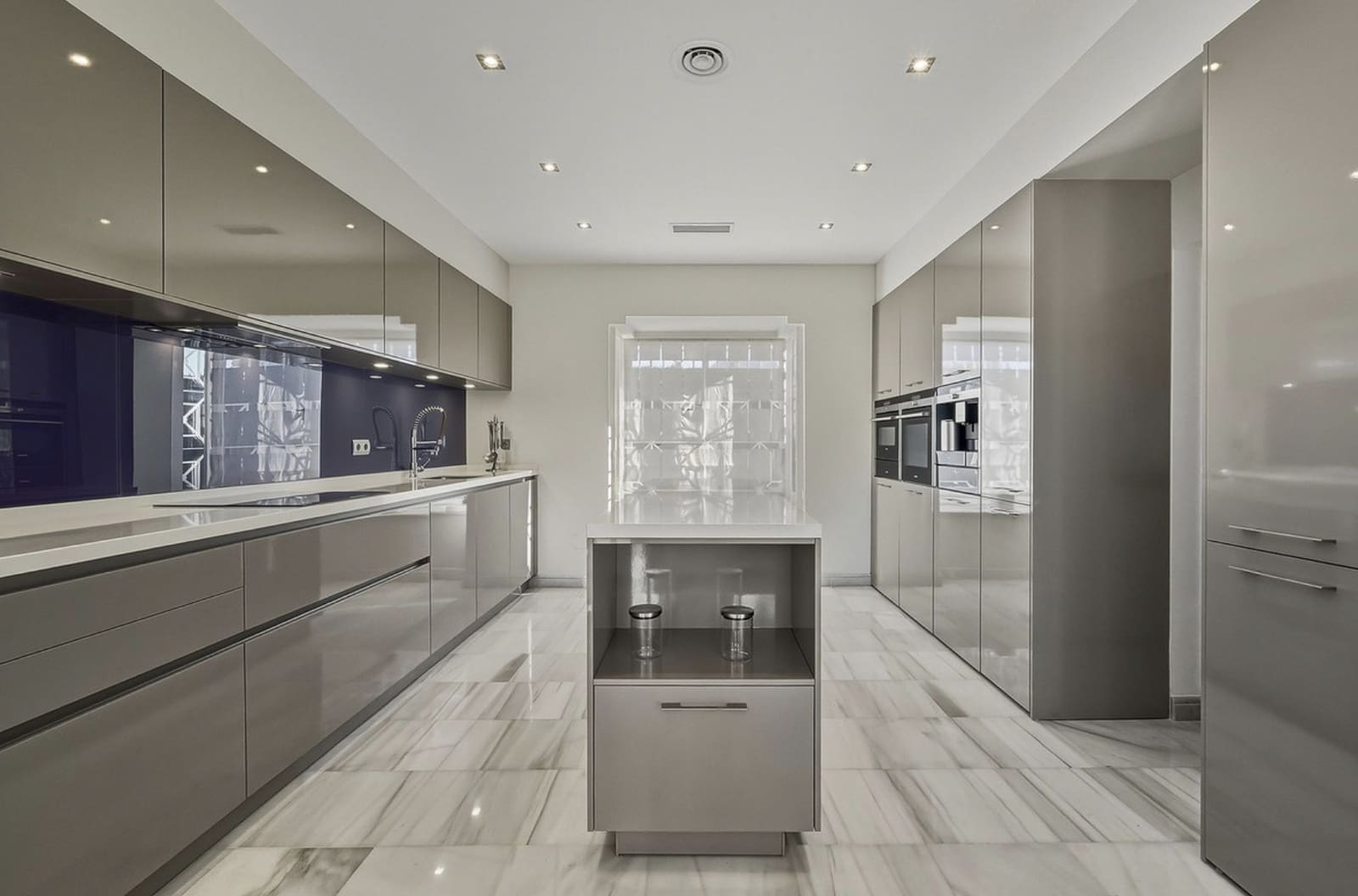 5 Zimmer Villa zu verkaufen in Guadalmina mit Pool Garage - 2.800.000 € (Ref: 9655870)