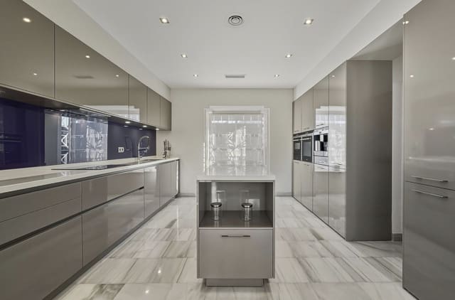 5 soveværelse Villa til salg i Guadalmina Alta, Marbella med swimmingpool garage - € 2.800.000 (Ref: 9655870)