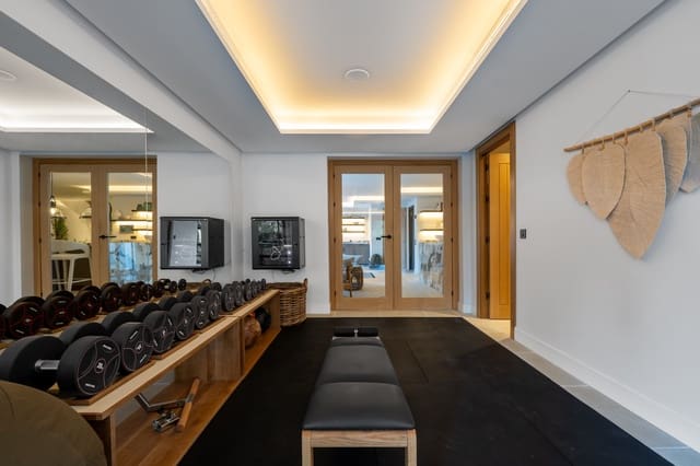 6 makuuhuone Huvila myytävänä paikassa Nueva Andalucia, Marbella mukana uima-altaan 
autotalli - 9 950 000 € (Ref: 9659226)