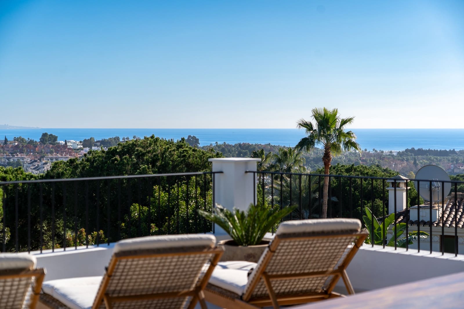 6 makuuhuone Huvila myytävänä paikassa Nueva Andalucia mukana uima-altaan 
autotalli - 9 950 000 € (Ref: 9659226)