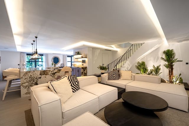 6 makuuhuone Huvila myytävänä paikassa Nueva Andalucia, Marbella mukana uima-altaan 
autotalli - 9 950 000 € (Ref: 9659226)