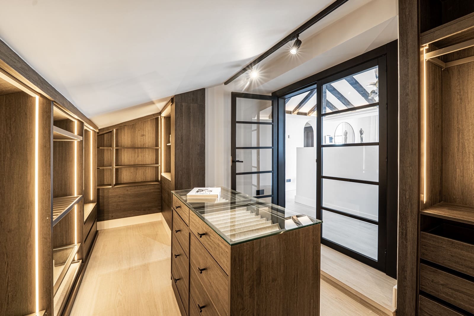 6 makuuhuone Huvila myytävänä paikassa Nueva Andalucia mukana uima-altaan 
autotalli - 9 950 000 € (Ref: 9659226)