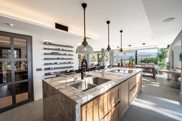 6 makuuhuone Huvila myytävänä paikassa Nueva Andalucia, Marbella mukana uima-altaan 
autotalli - 9 950 000 € (Ref: 9659226)