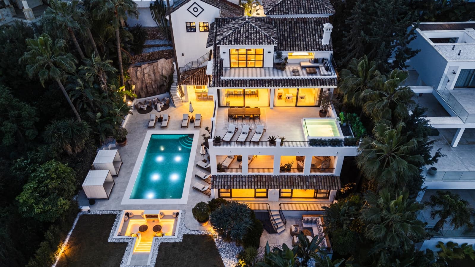 6 makuuhuone Huvila myytävänä paikassa Nueva Andalucia mukana uima-altaan 
autotalli - 9 950 000 € (Ref: 9659226)