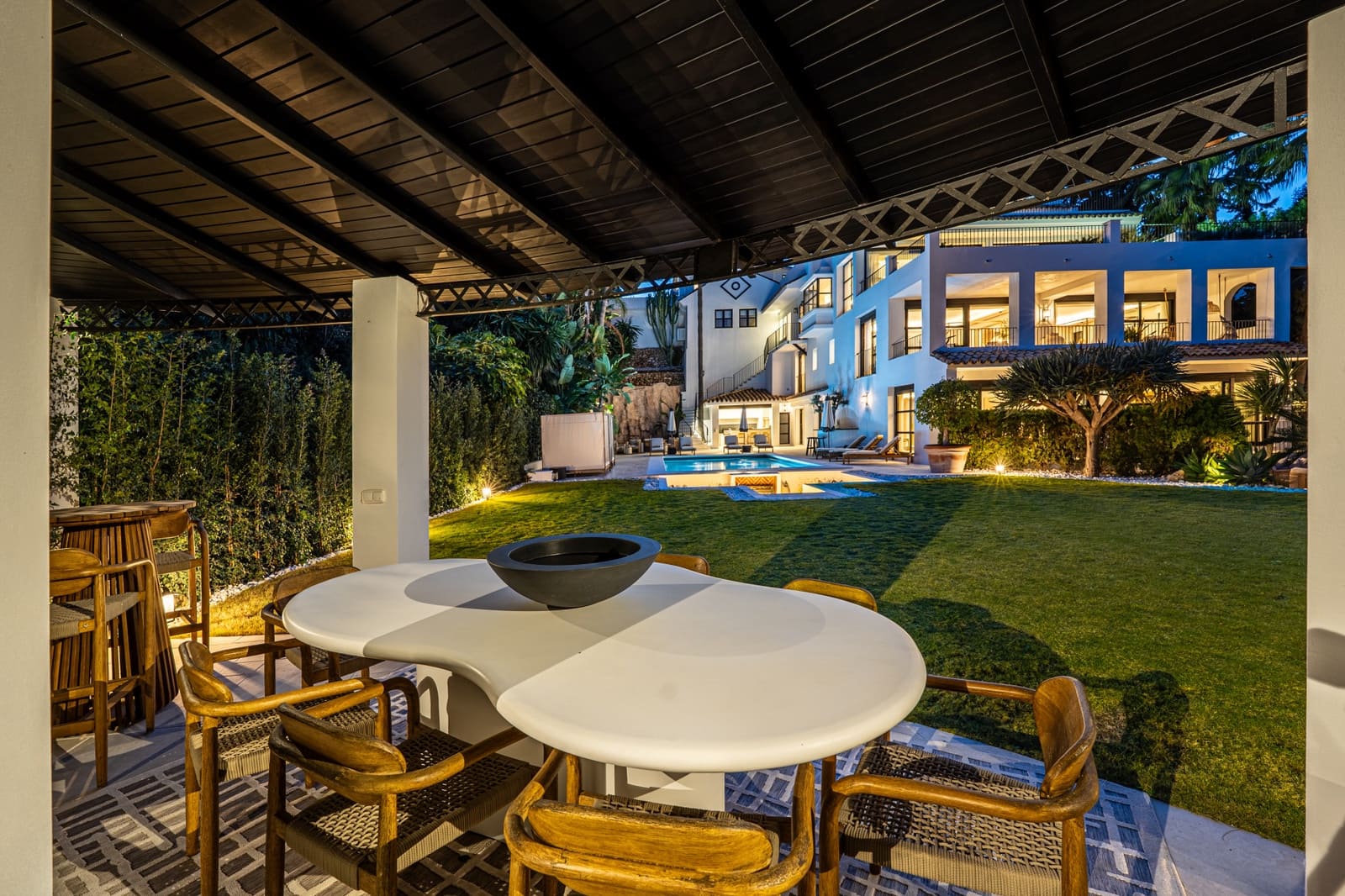 6 makuuhuone Huvila myytävänä paikassa Nueva Andalucia mukana uima-altaan 
autotalli - 9 950 000 € (Ref: 9659226)