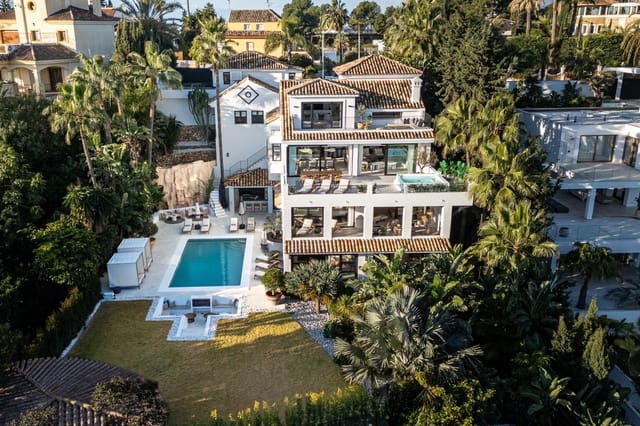 6 makuuhuone Huvila myytävänä paikassa Nueva Andalucia, Marbella mukana uima-altaan 
autotalli - 9 950 000 € (Ref: 9659226)