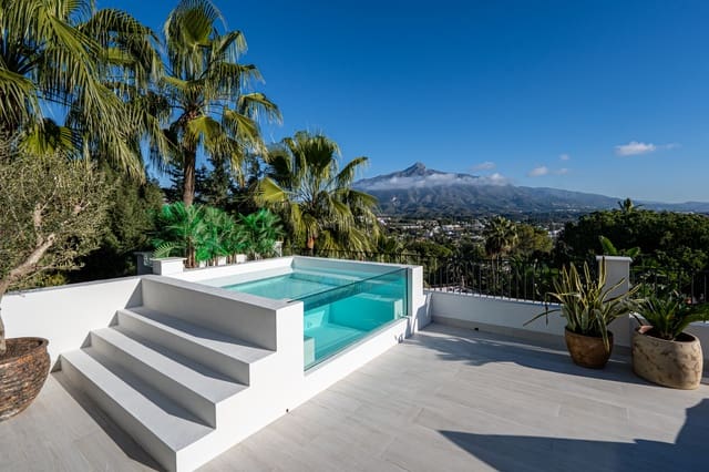 6 makuuhuone Huvila myytävänä paikassa Nueva Andalucia, Marbella mukana uima-altaan 
autotalli - 9 950 000 € (Ref: 9659226)