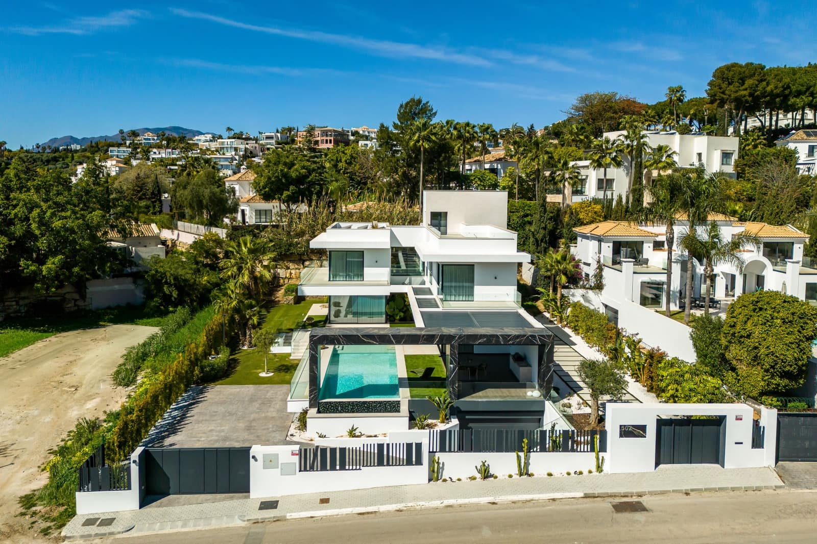 6 Zimmer Villa zu verkaufen in Benahavis mit Pool Garage - 6.800.000 € (Ref: 9661908)