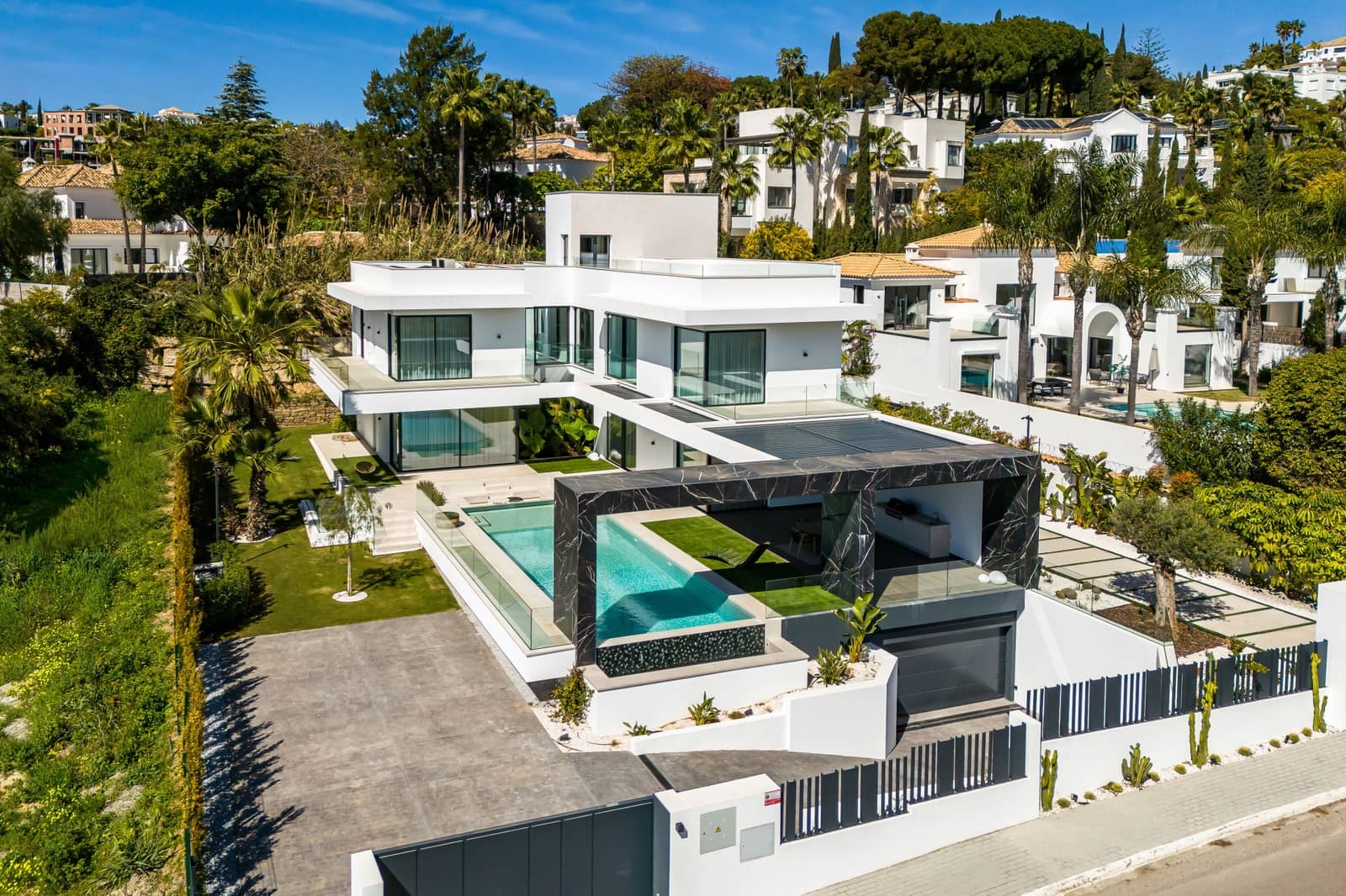6 Zimmer Villa zu verkaufen in Benahavis mit Pool Garage - 6.800.000 € (Ref: 9661908)