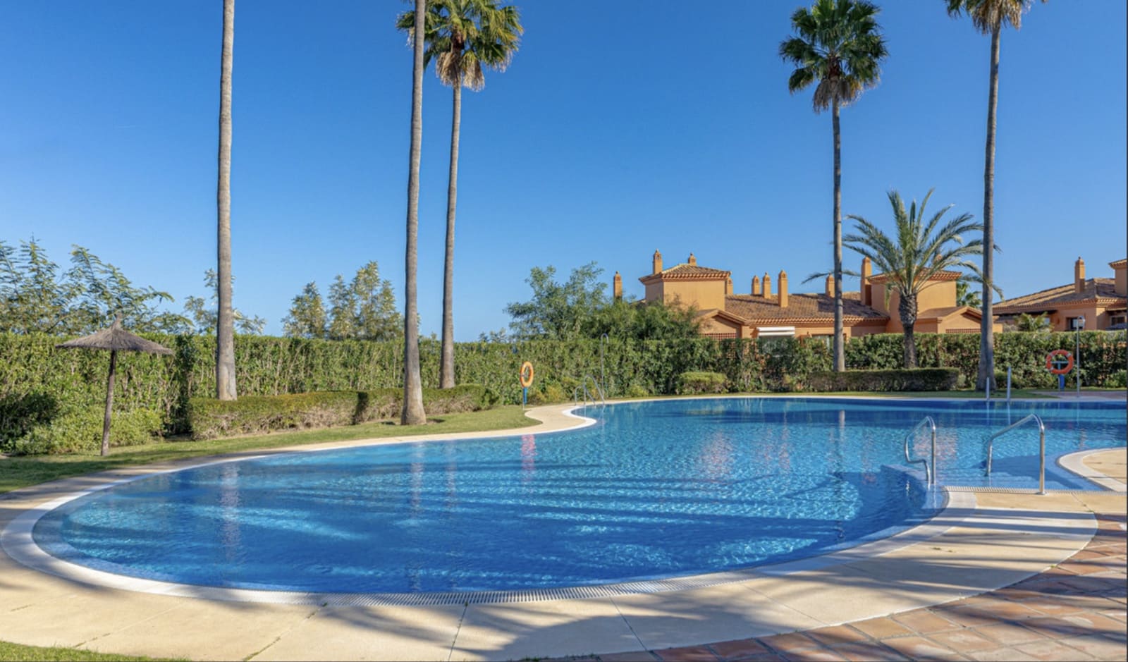 2 makuuhuone Huoneisto myytävänä paikassa Benahavis mukana uima-altaan 
autotalli - 625 000 € (Ref: 9663694)