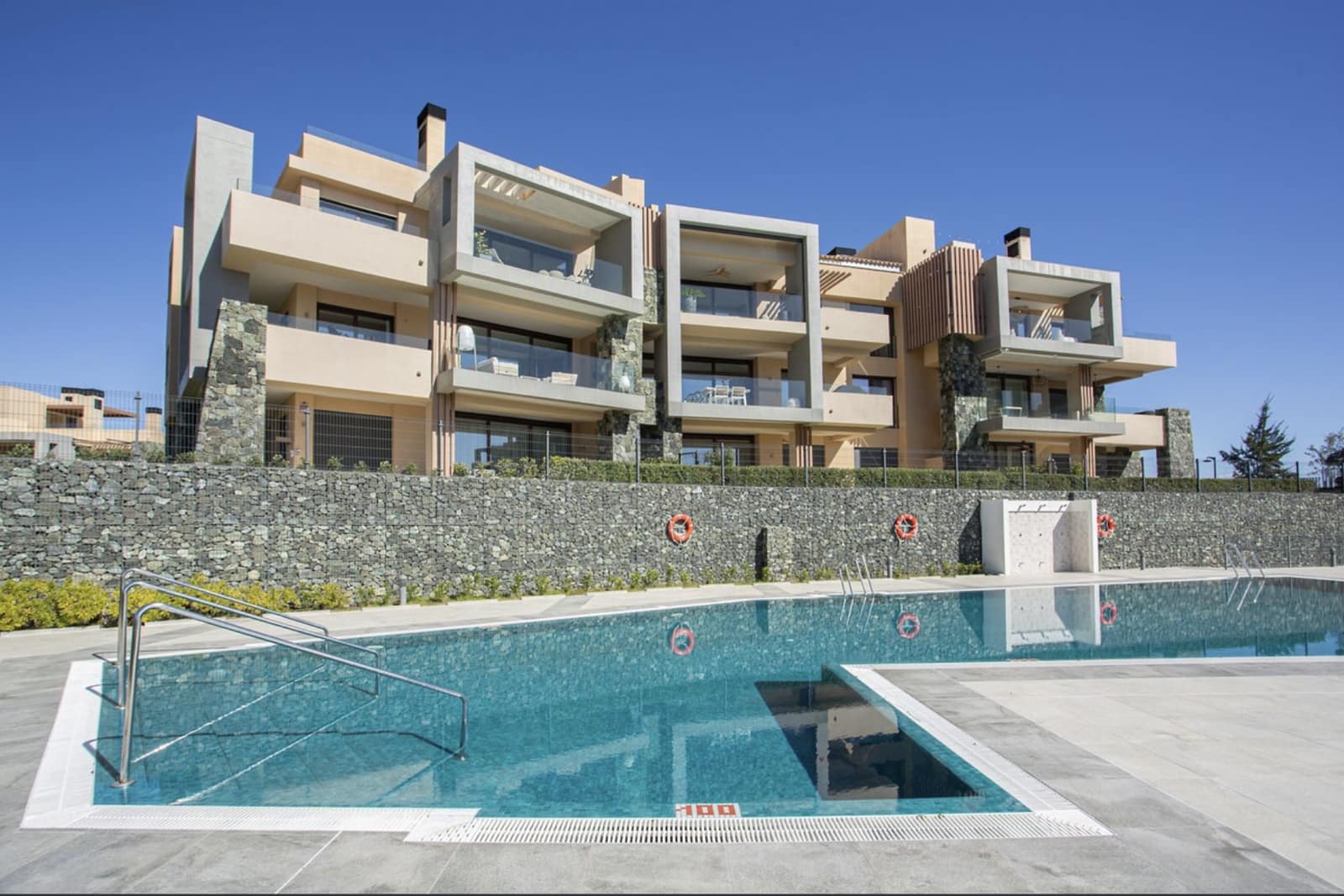 3 bedroom Penthouse for sale in Benahavis with pool garage - € 1,595,000 (Ref: 9663695)