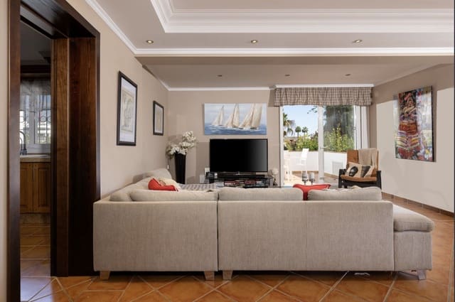 2 bedroom Villa for sale in Nueva Andalucia, Marbella with pool garage - € 850,000 (Ref: 9663696)