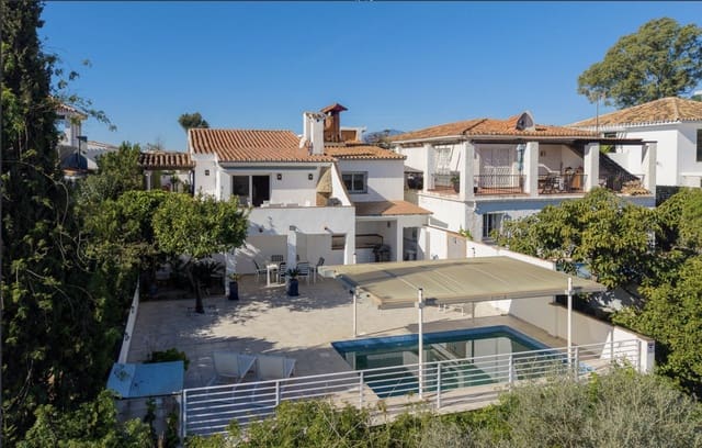 2 bedroom Villa for sale in Nueva Andalucia, Marbella with pool garage - € 850,000 (Ref: 9663696)