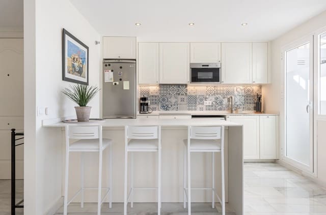 2 bedroom Penthouse for sale in Marbella with pool - € 499,000 (Ref: 9666267)