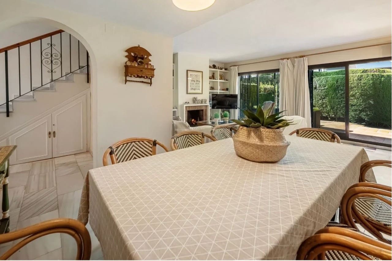 3 bedroom Townhouse for sale in San Pedro de Alcantara with pool garage - € 695,000 (Ref: 9670323)