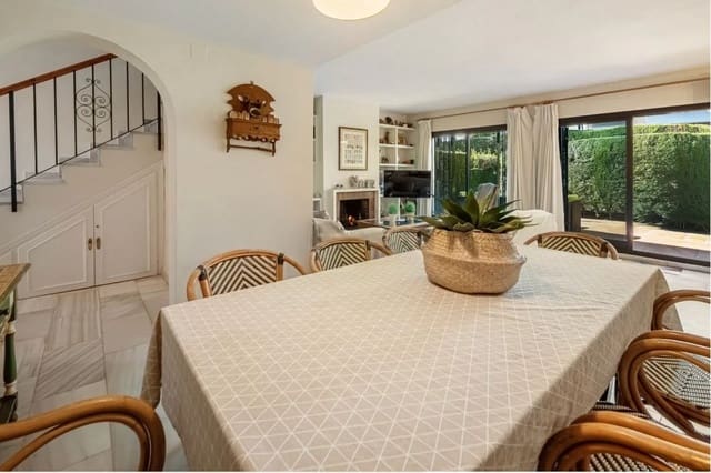 Casa de 3 habitaciones en San Pedro de Alcantara, Marbella en venta con piscina garaje - 695.000 € (Ref: 9670323)
