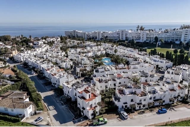 Casa de 3 habitaciones en San Pedro de Alcantara, Marbella en venta con piscina garaje - 695.000 € (Ref: 9670323)