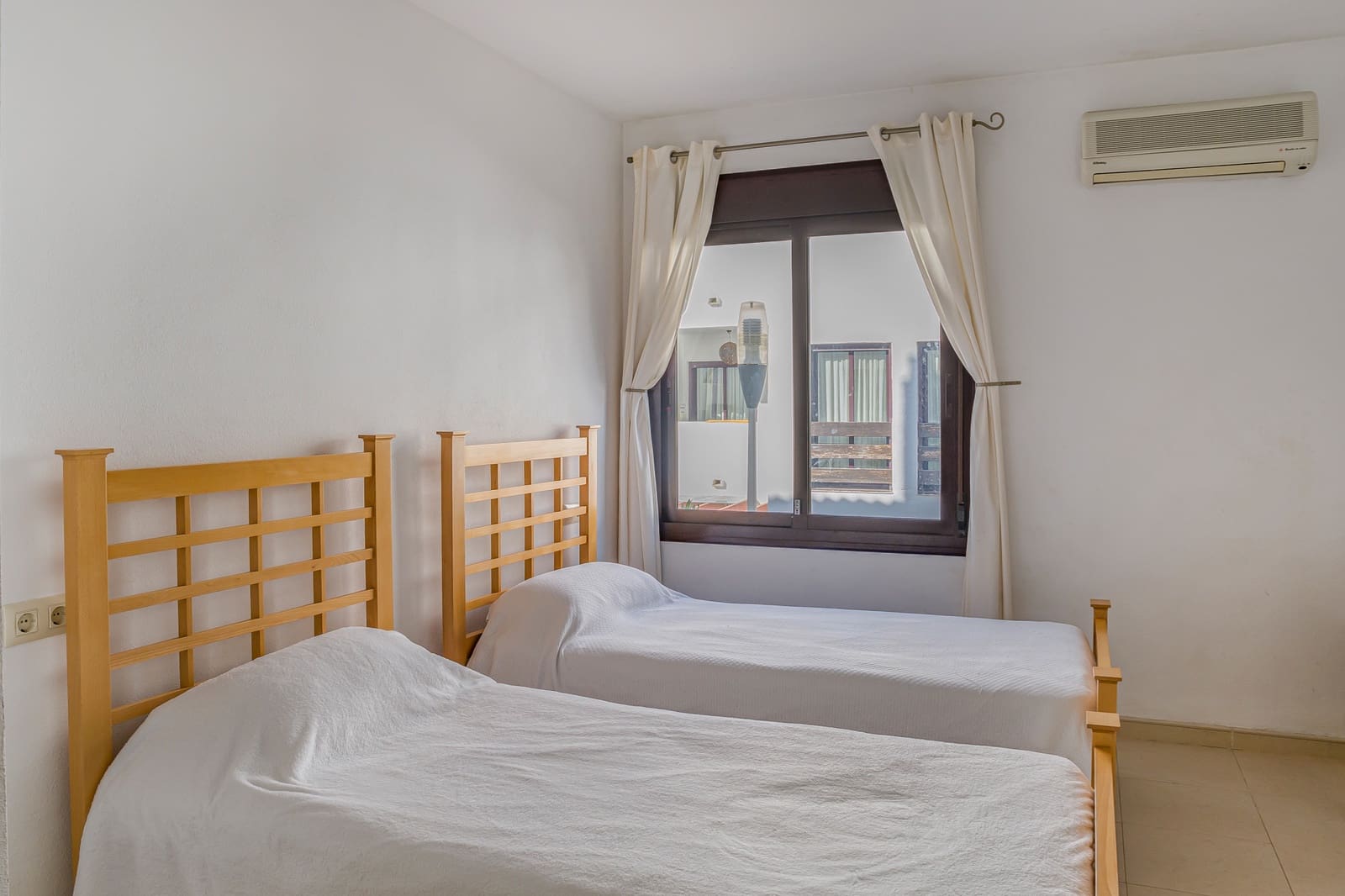 2 soverom Leilighet til salgs i Marbella med svømmebasseng garasje - € 470 000 (Ref: 9674025)