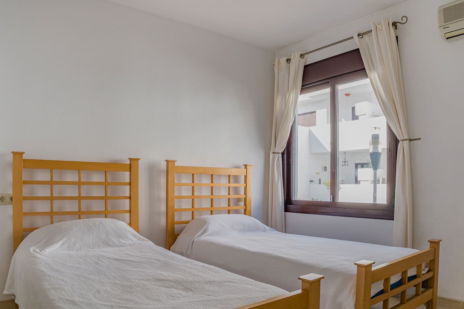2 soverom Leilighet til salgs i Marbella med svømmebasseng garasje - € 470 000 (Ref: 9674025)