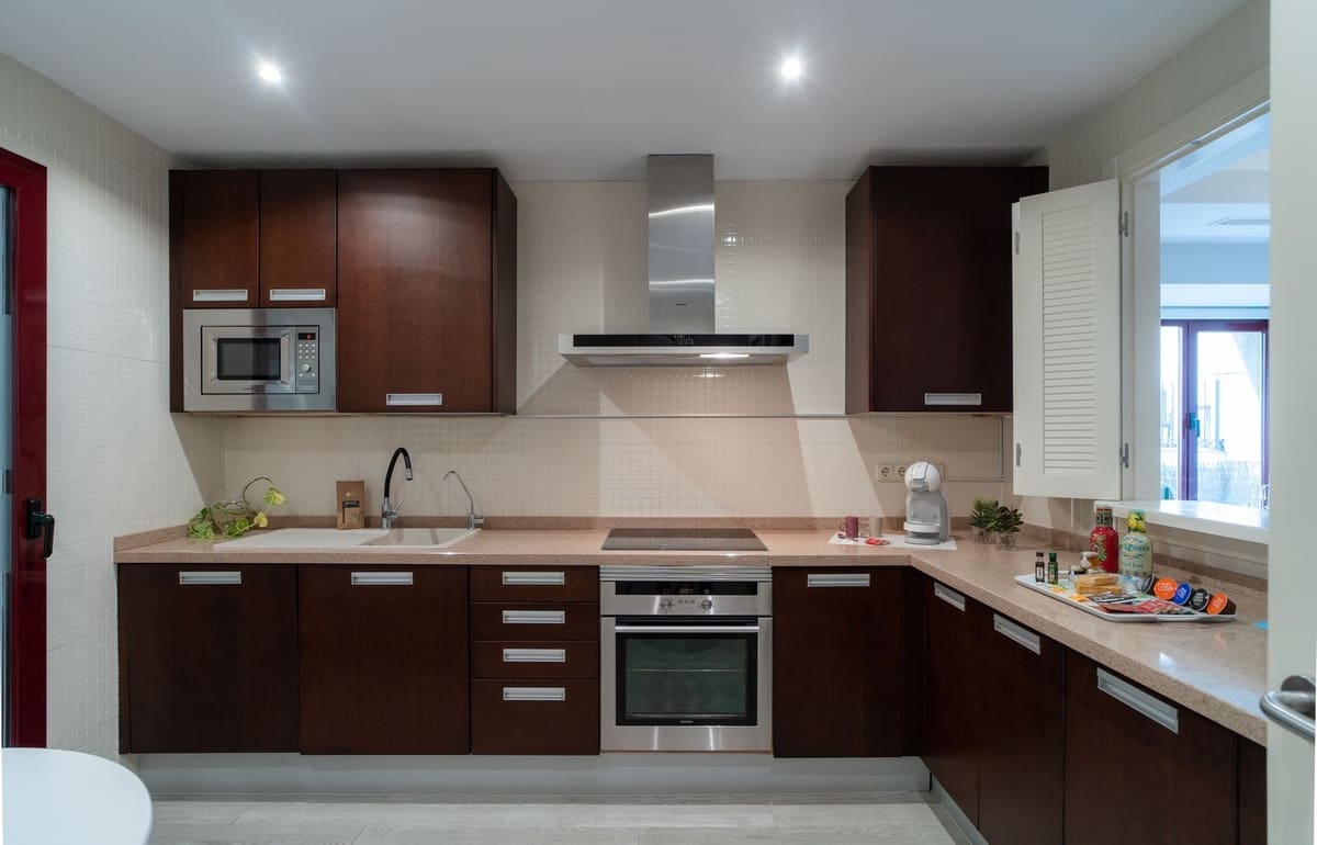 4 quarto Moradia Geminada para venda em Nueva Andalucia com piscina garagem - 970 000 € (Ref: 9677067)