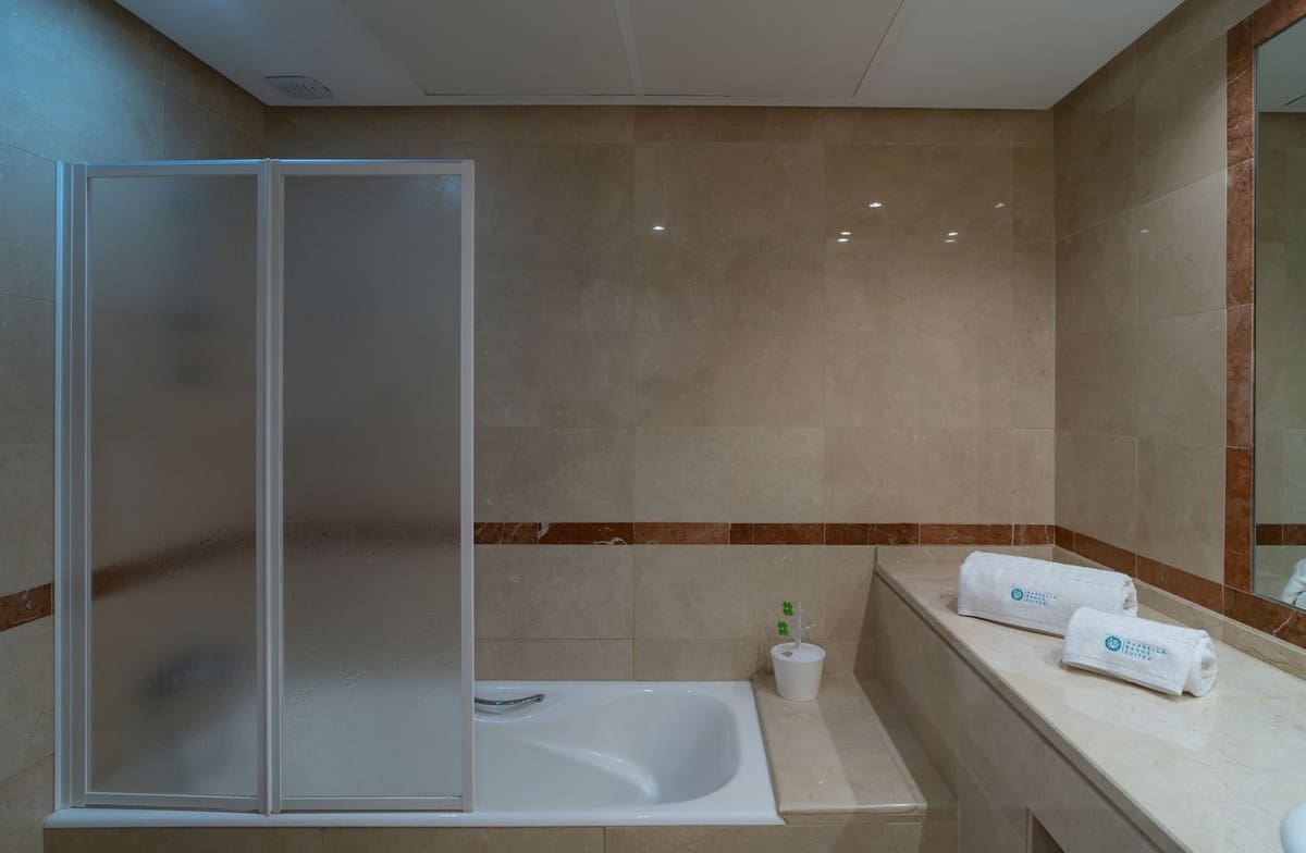 4 quarto Moradia Geminada para venda em Nueva Andalucia com piscina garagem - 970 000 € (Ref: 9677067)