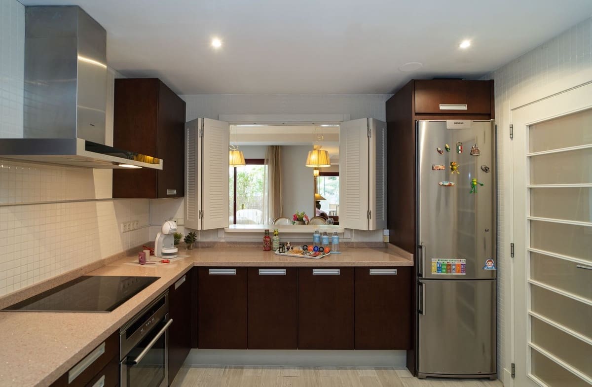 4 quarto Moradia Geminada para venda em Nueva Andalucia com piscina garagem - 970 000 € (Ref: 9677067)