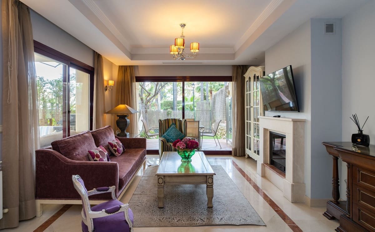 4 quarto Moradia Geminada para venda em Nueva Andalucia com piscina garagem - 970 000 € (Ref: 9677067)