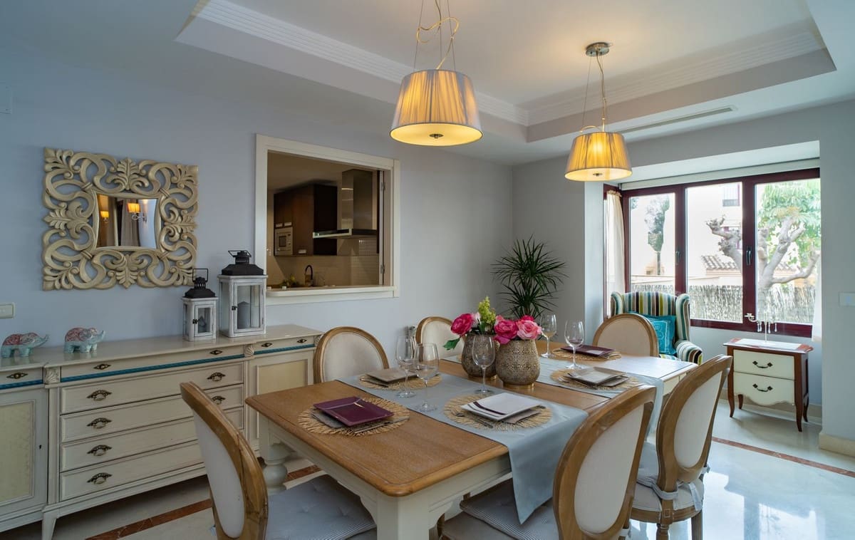 4 quarto Moradia Geminada para venda em Nueva Andalucia com piscina garagem - 970 000 € (Ref: 9677067)