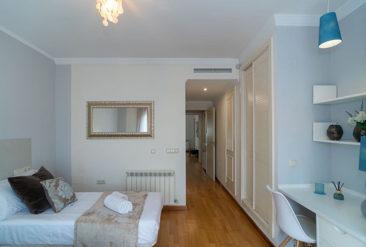 4 quarto Moradia Geminada para venda em Nueva Andalucia com piscina garagem - 970 000 € (Ref: 9677067)