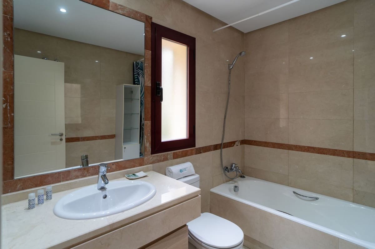 4 quarto Moradia Geminada para venda em Nueva Andalucia com piscina garagem - 970 000 € (Ref: 9677067)