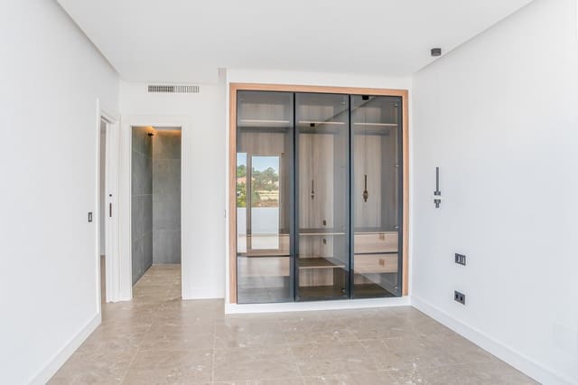 Ático de 3 habitaciones en La Quinta, Benahavís en venta con piscina garaje - 825.000 € (Ref: 9677068)