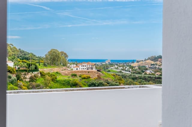 Ático de 3 habitaciones en La Quinta, Benahavís en venta con piscina garaje - 825.000 € (Ref: 9677068)