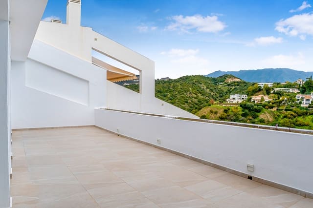 Ático de 3 habitaciones en La Quinta, Benahavís en venta con piscina garaje - 825.000 € (Ref: 9677068)