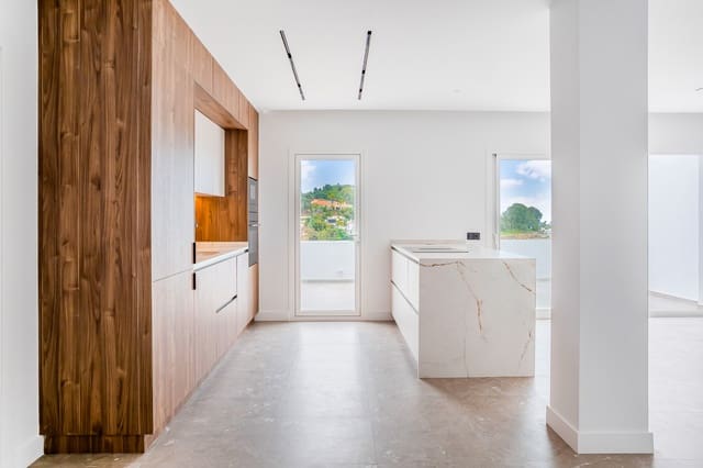 Ático de 3 habitaciones en La Quinta, Benahavís en venta con piscina garaje - 825.000 € (Ref: 9677068)