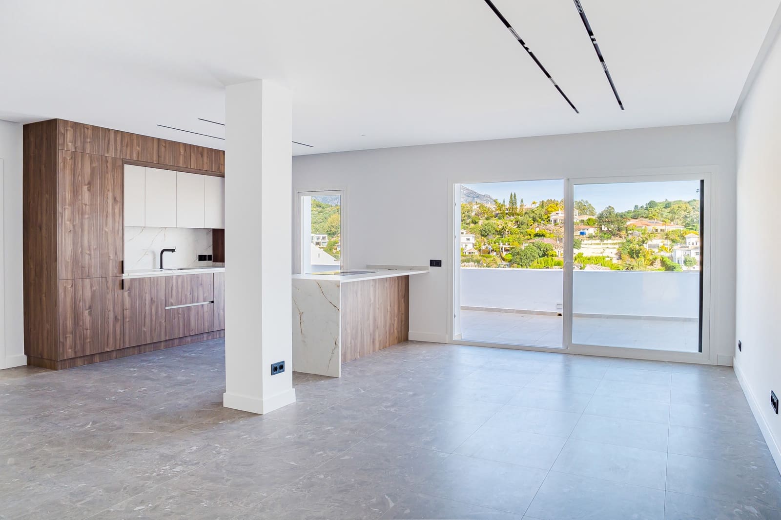 3 bedroom Penthouse for sale in La Quinta with pool garage - € 825,000 (Ref: 9677068)