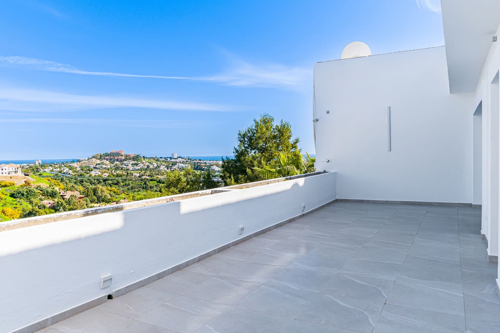 3 bedroom Penthouse for sale in La Quinta with pool garage - € 825,000 (Ref: 9677068)