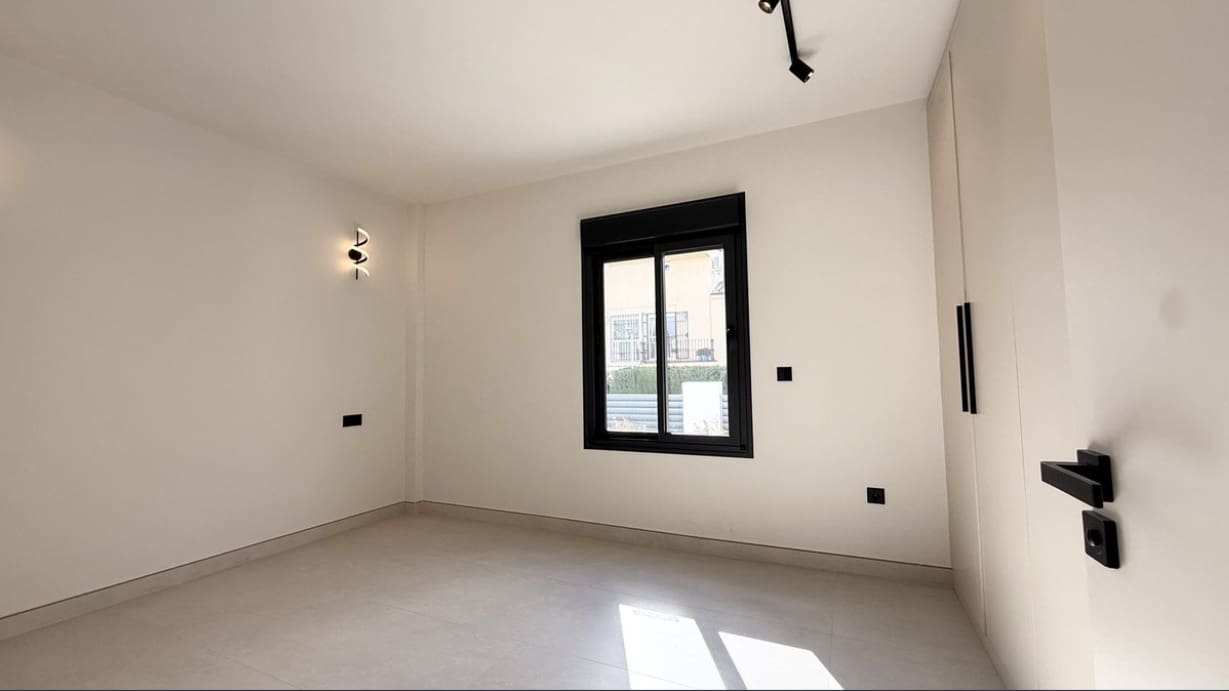 5 bedroom Villa for sale in Nueva Andalucia with pool garage - € 2,200,000 (Ref: 9677070)