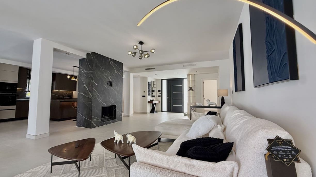 5 bedroom Villa for sale in Nueva Andalucia with pool garage - € 2,200,000 (Ref: 9677070)