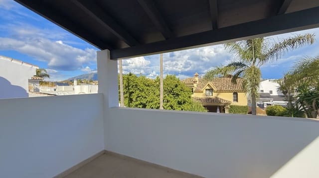 5 quarto Moradia para venda em Nueva Andalucia, Marbella com piscina garagem - 2 200 000 € (Ref: 9677070)